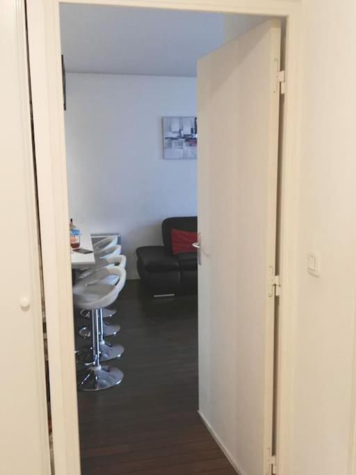 Joli Appartement Avec Jardin Et 2 Parkings Prives Argenteuil Exterior photo