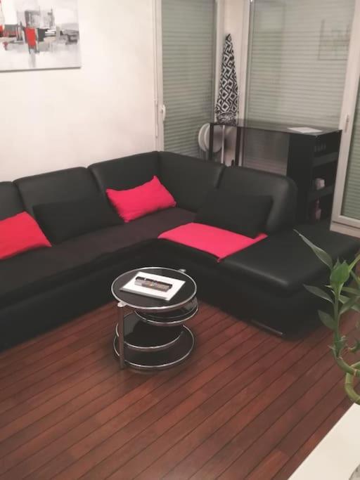 Joli Appartement Avec Jardin Et 2 Parkings Prives Argenteuil Exterior photo